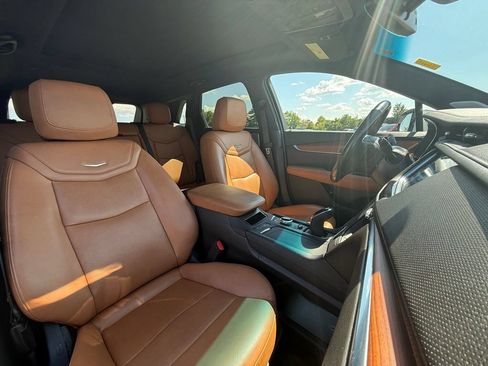Certified 2024 Cadillac XT5 Premium Luxury w/ LPO, Floor Liner Package AWD/4WD image 32