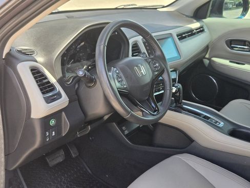 Used 2019 Honda HR-V Touring image 12