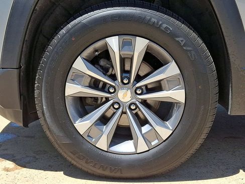 Used 2025 Chevrolet Equinox LT FWD image 8