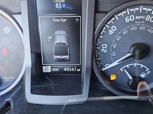 Used 2018 Toyota Tacoma TRD Sport image 16