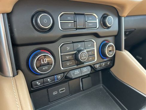 Used 2021 Chevrolet Tahoe Premier w/ Premium Package RWD image 38