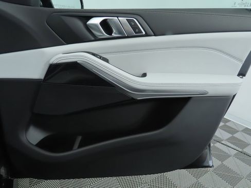 Used 2026 BMW X5 sDrive40i w/ M Sport Package image 28