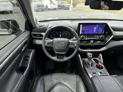Used 2023 Toyota Highlander Limited AWD/4WD image 14
