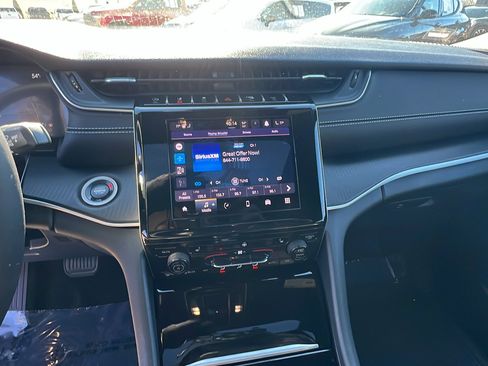 Used 2025 Jeep Grand Cherokee L Altitude image 33