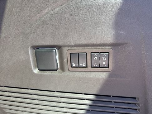 Used 2021 GMC Yukon SLT w/ SLT Luxury Plus Package image 18