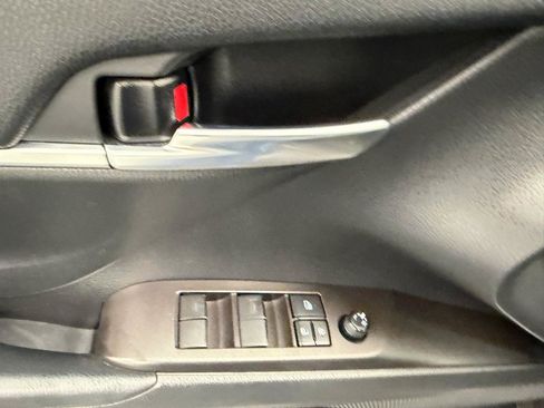 Used 2021 Toyota Camry SE w/ Convenience Package FWD image 6