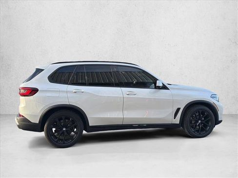 Used 2022 BMW X5 xDrive40i w/ Premium Package image 4