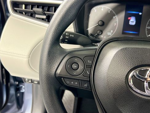 Used 2025 Toyota Corolla Cross L image 18