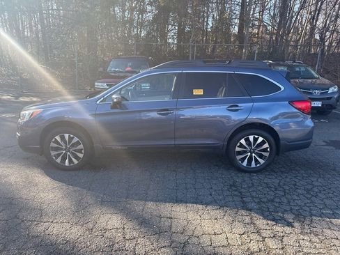 Used 2017 Subaru Outback 2.5i Limited image 4