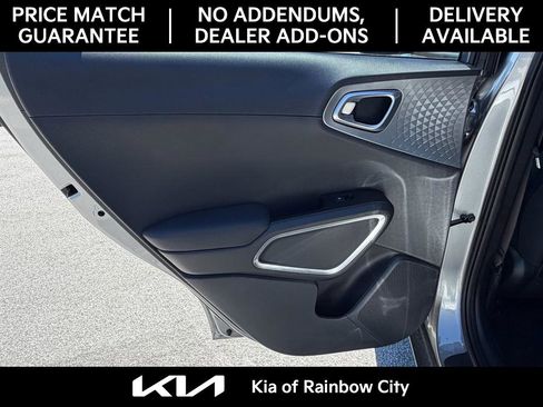 Used 2025 Kia Soul LX w/ LX Technology Package FWD image 14