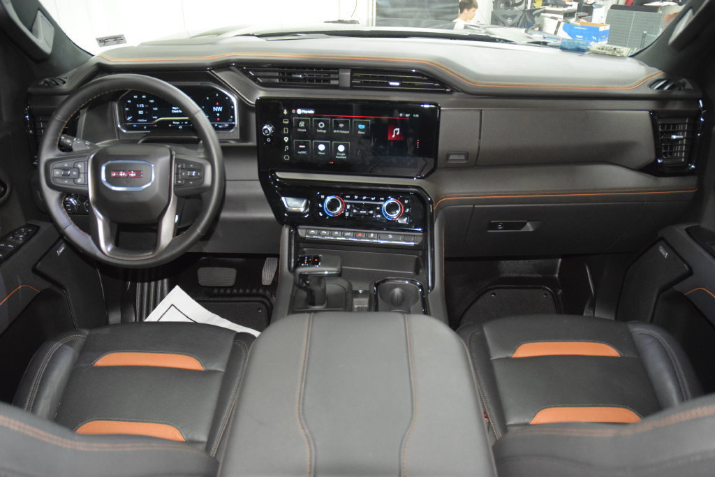Used 2025 GMC Sierra 1500 AT4 w/ AT4 Premium Package AWD/4WD image 31