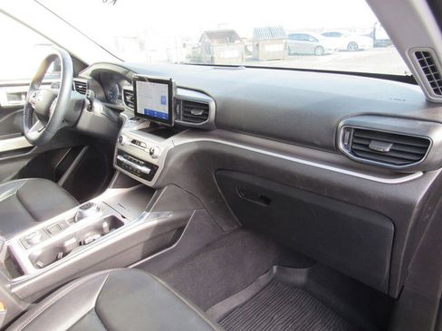 Used 2022 Ford Explorer XLT w/ Equipment Group 202A image 15
