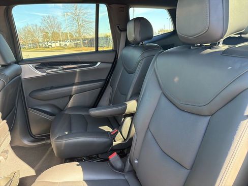 Certified 2025 Cadillac XT6 Premium Luxury image 8