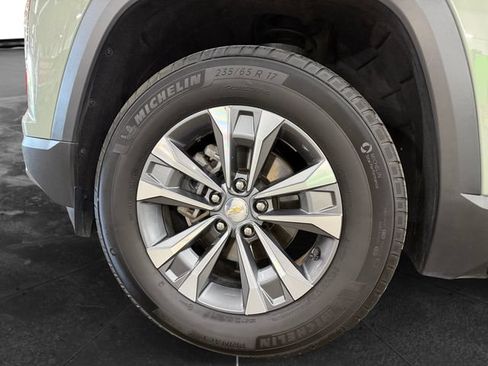 Used 2026 Chevrolet Equinox LT AWD/4WD image 9