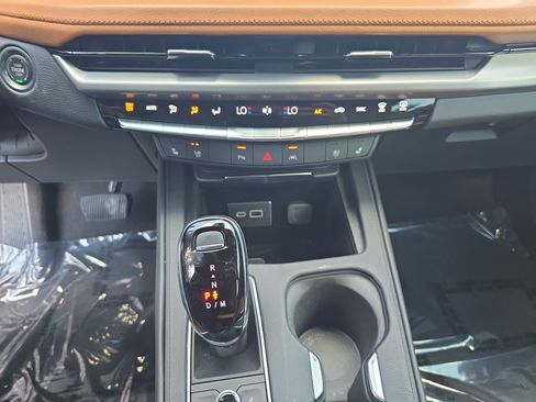 Used 2024 Cadillac XT4 Premium Luxury w/ Technology Package FWD image 25