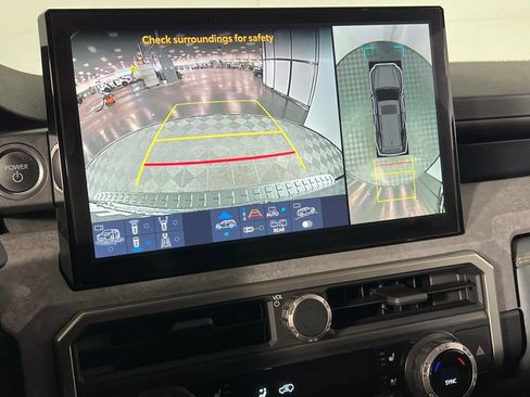 Used 2025 Toyota 4Runner Trailhunter image 19