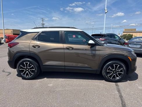 Used 2022 Chevrolet TrailBlazer ACTIV w/ Sun and Liftgate Package FWD image 4