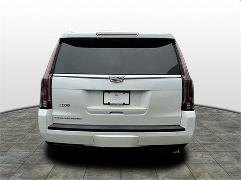 Used 2016 Cadillac Escalade Luxury image 4