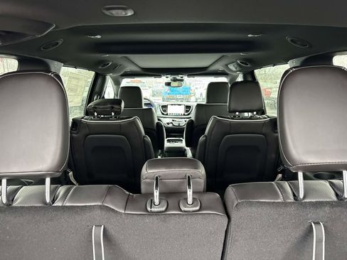 New 2026 Chrysler Pacifica Limited FWD image 8