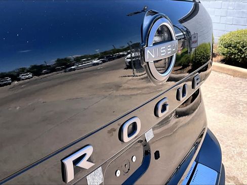 Certified 2026 Nissan Rogue SV FWD image 31