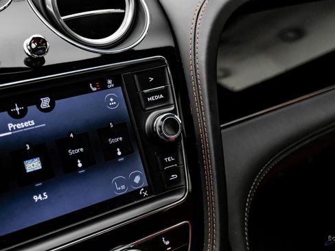 Used 2019 Bentley Bentayga image 65