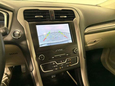 Used 2020 Ford Fusion SE FWD image 14