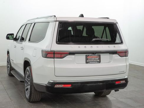 Used 2024 Jeep Wagoneer L Series II w/ Flexible Seating Group RWD image 13