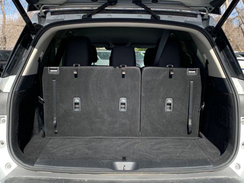 Used 2025 Nissan Pathfinder SV image 34