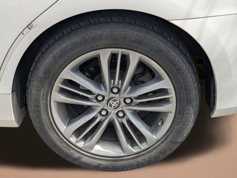 Used 2015 Toyota Camry SE FWD image 12