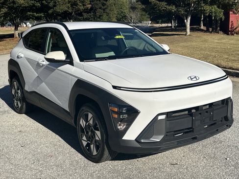 Used 2025 Hyundai Kona SEL image 3