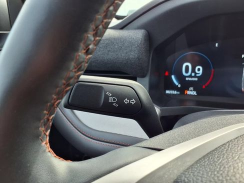 Used 2025 Ford Explorer Active RWD image 18