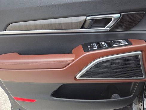 Used 2024 Kia Telluride EX w/ EX Captain's Chair Package image 27