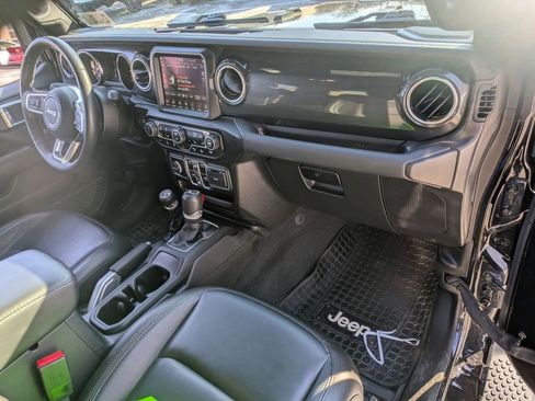 Used 2022 Jeep Wrangler Unlimited Sahara image 25