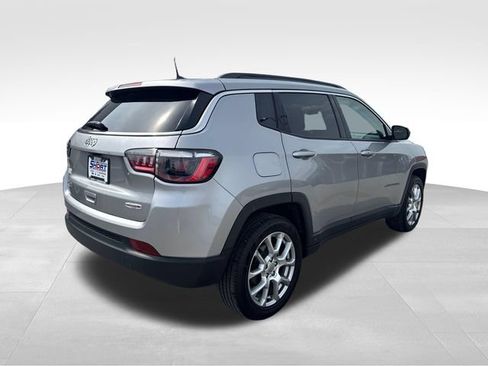 Used 2022 Jeep Compass Latitude AWD/4WD image 6