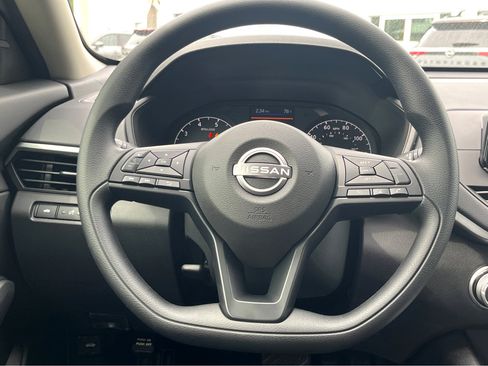 Used 2024 Nissan Altima 2.5 S image 10