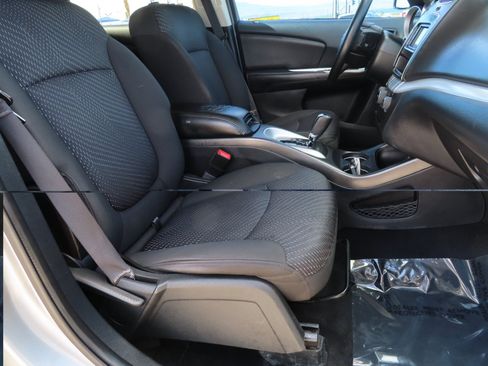 Used 2017 Dodge Journey SXT w/ Comfort/Convenience Group FWD image 19
