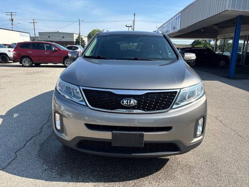 Used 2015 Kia Sorento EX image 2