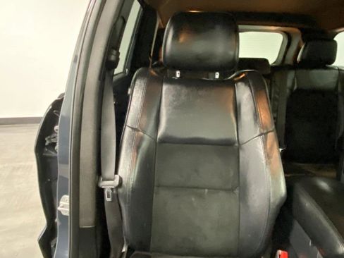 Used 2017 Jeep Grand Cherokee Altitude image 23