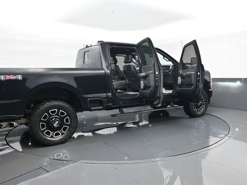 Used 2023 Ford F250 Platinum image 30