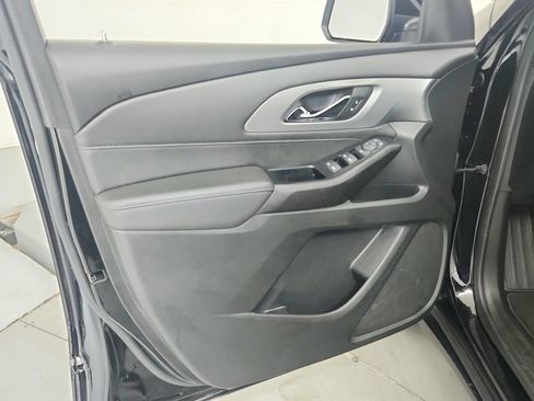 Used 2023 Chevrolet Traverse LT FWD image 17