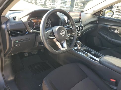 Used 2025 Nissan Sentra SV image 9