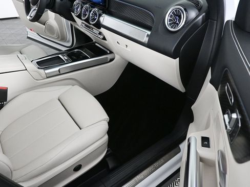 Certified 2025 Mercedes-Benz GLB 250 image 23