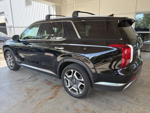 Used 2024 Hyundai Palisade Limited FWD image 2