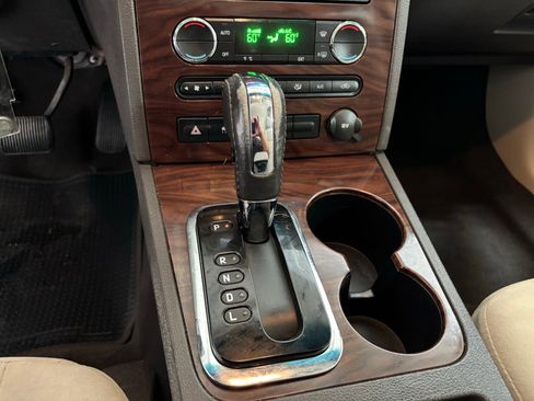 Used 2009 Ford Taurus SEL image 25