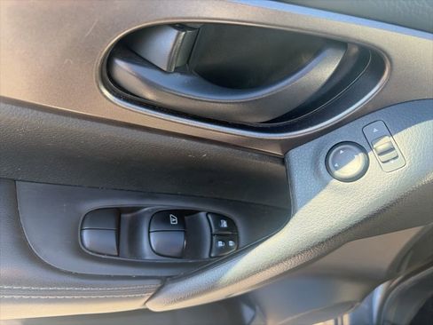 Used 2020 Nissan Rogue Sport S image 14