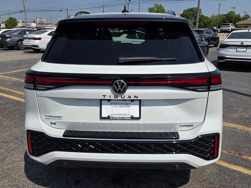New 2026 Volkswagen Tiguan SE R-Line AWD/4WD image 10