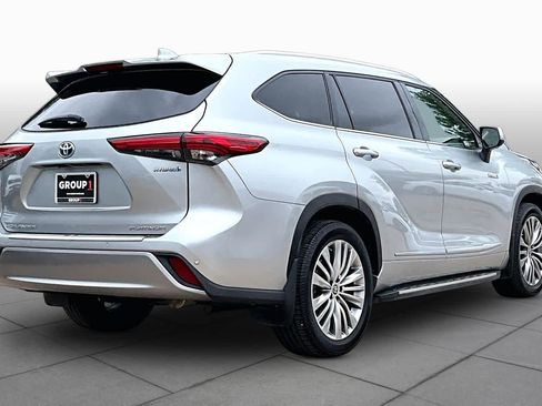 Used 2021 Toyota Highlander Platinum FWD image 13