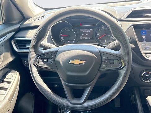 Used 2022 Chevrolet TrailBlazer LT w/ Convenience Package FWD image 11