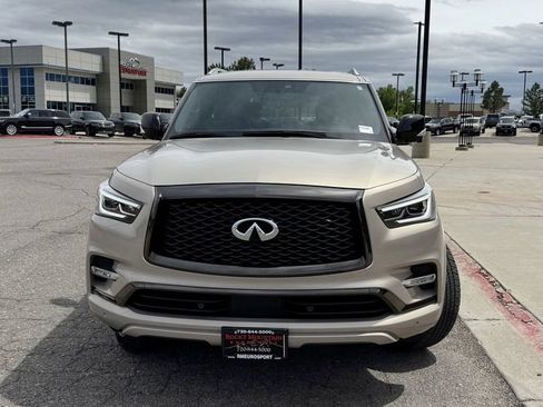 Used 2024 INFINITI QX80 Sensory AWD/4WD image 3