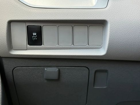Used 2015 Toyota Sienna L FWD image 20